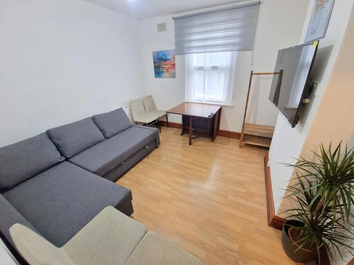 Two Bedroom Apartment Near Lewisham Station London