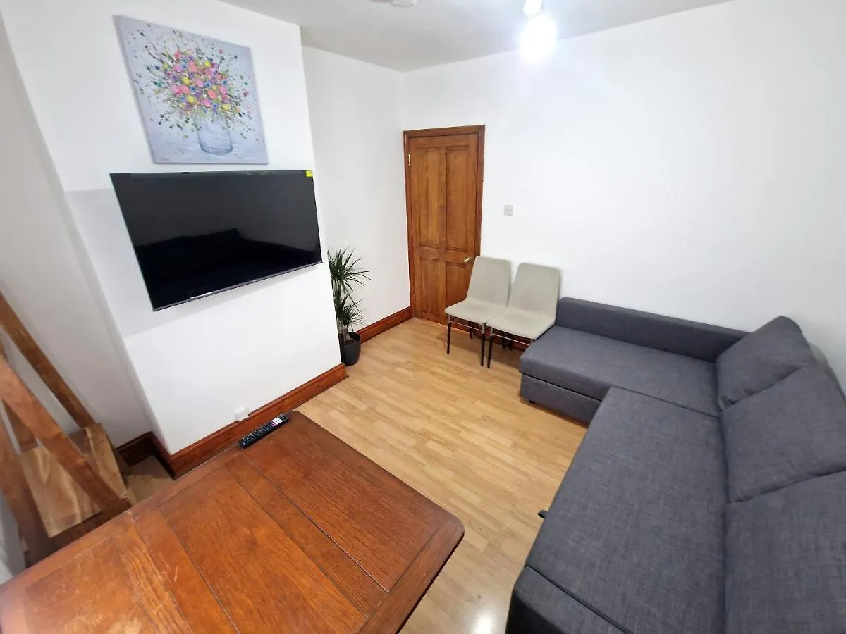 Two Bedroom Apartment Near Lewisham Station London 0*,