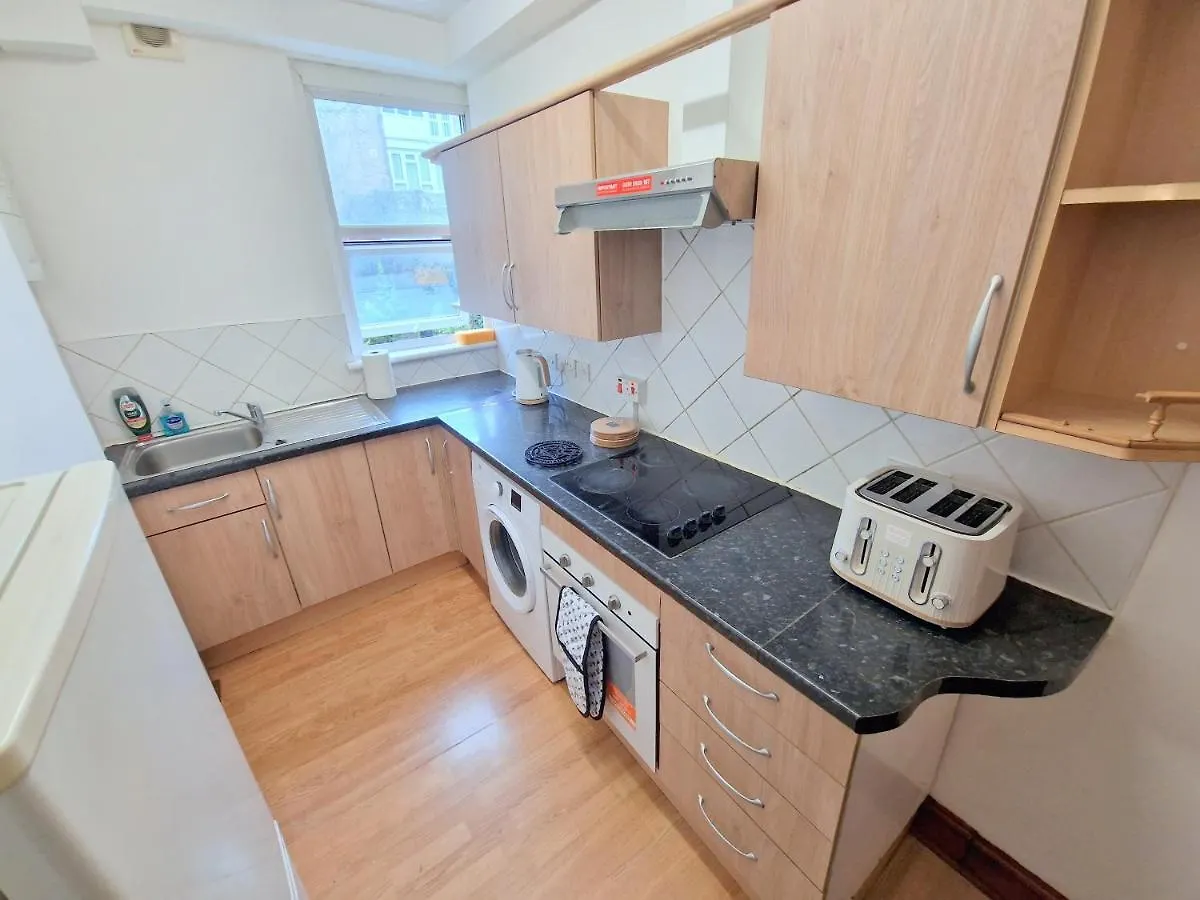 Two Bedroom Apartment Near Lewisham Station London