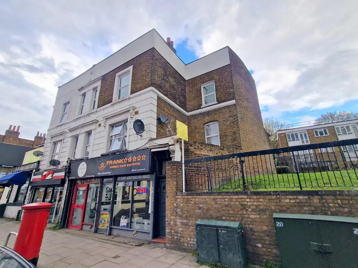 Two Bedroom Apartment Near Lewisham Station London